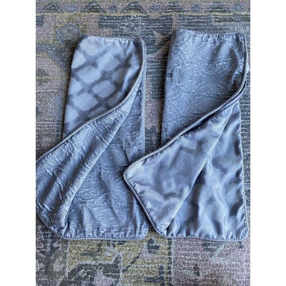 WATERFORD FINE LINENS SET OF 2 Standard ZIPPERED PILLOW SHAMS - Picture 1 of 9